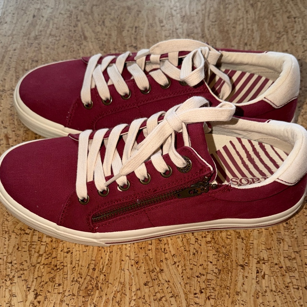 Taos Footwear Z Soul Sneakers Crimson/Ecru Distressed Size 8/New - Picture 5 of 6